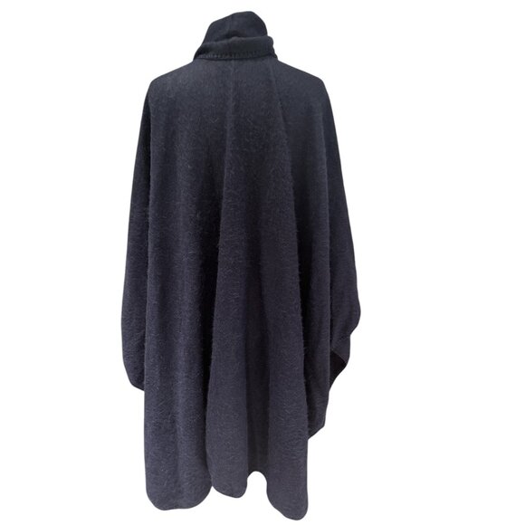 Alpaca Diana Black Capelet With Button Closure & Scarf Accessory - Picture 4 of 10